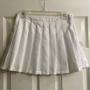White pleaded mini skirt